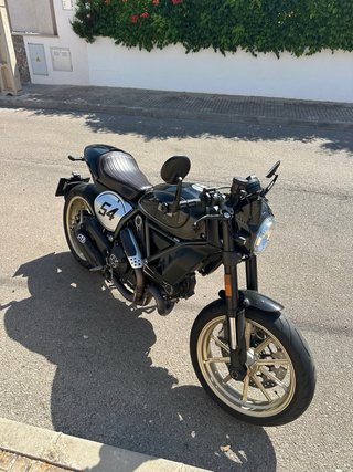 Ducati Scrambler Cafe Racer 850 Negra como nueva