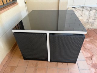 Mesa de exterior con 4 sillas