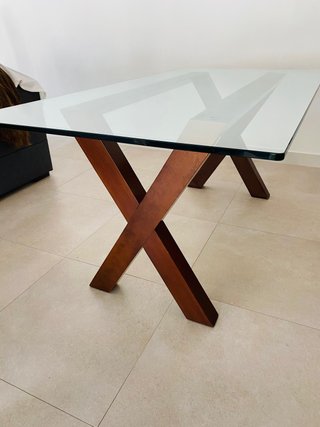 Mesa cristal y nogal, mas 6 sillas ratán