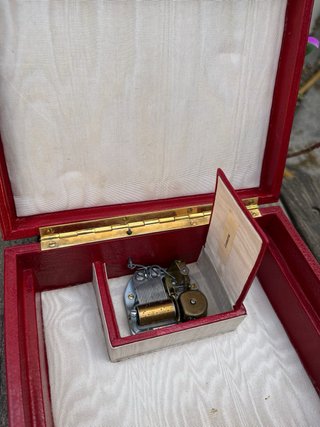 Joyero vintage de piel con caja de música