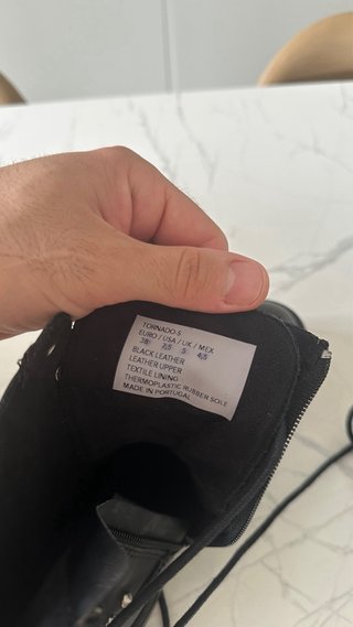 Botas Steve Madden negras con tachuelas