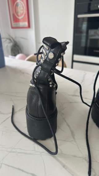 Botas Steve Madden negras con tachuelas