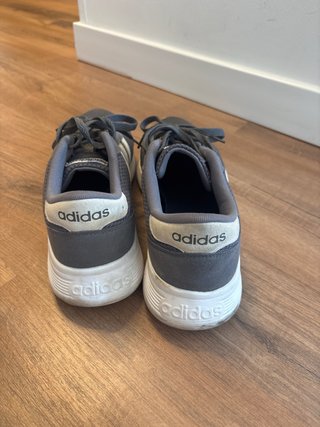 Zapatillas Adidas Gris y Blanco