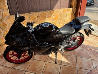 Suzuki GSX-R 125 2024 casi nueva