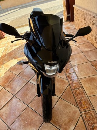 Suzuki GSX-R 125 2024 casi nueva