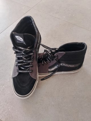 Zapatillas Vans SK8-Hi Negras y Grises
