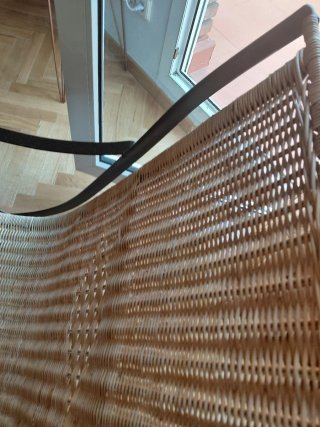 Silla de hierro y mimbre