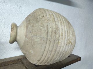 Botijo antiguo de barro
