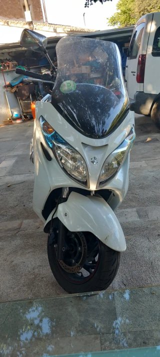 Suzuki Burgman 400 Blanca