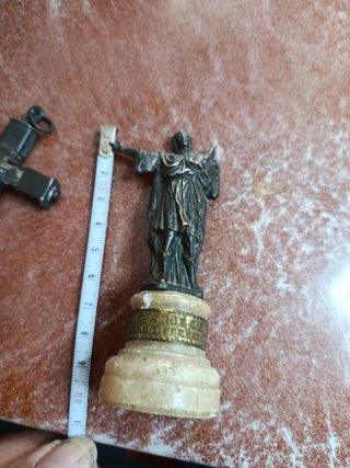 Antiguo Figura religiosa San Pancracio base mármol