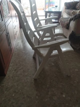 2 Butacas de resina blancas