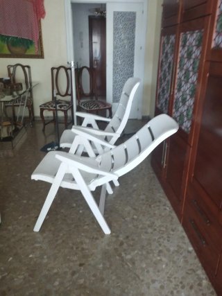 2 Butacas de resina blancas