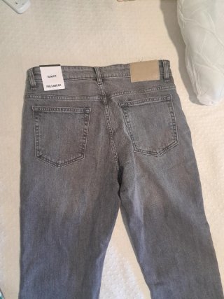 Pantalón vaquero slim fit gris