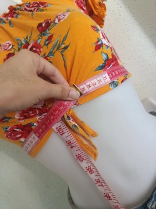 Top Amarillo Floral Corto