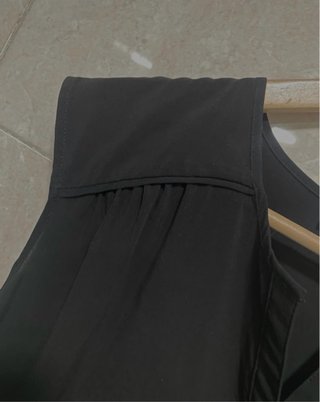 Blusa negra sin mangas Calvin Klein