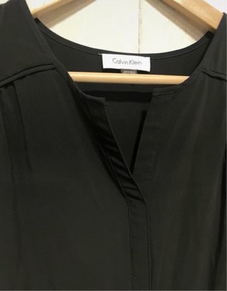 Blusa negra sin mangas Calvin Klein