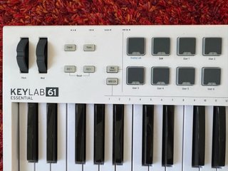 Controlador MIDI Arturia Keylab 61 Essential