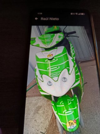Moto Scooter Verde y Blanca