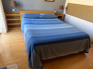 Cama Canapé con Cabecero mesillas y
