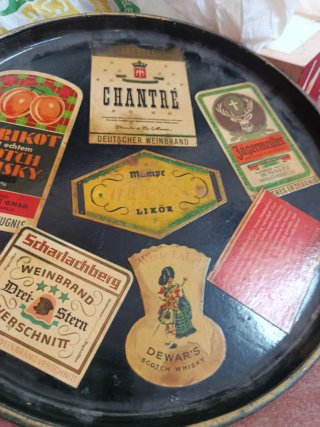 Vassoio anni '50 con etichette di liquori, bar, caffè