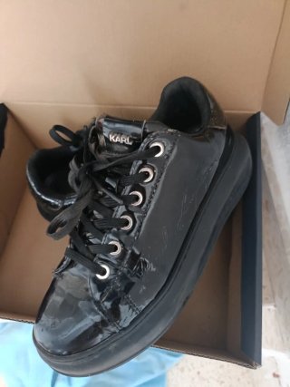 Zapatos Karl Lagerfeld negros charoldo veces puest