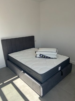 Cama tapizada gris + Colchón Flex Silver