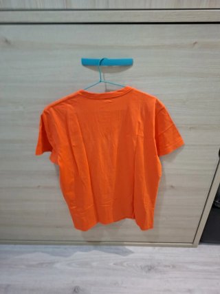 Camiseta Diesel Logo Naranja. Da poca talla