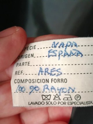 Americana negra de piel auténtica