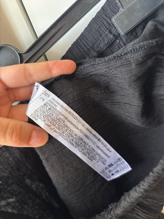 Pantalón Zara negro fluido arrugado Talla S
