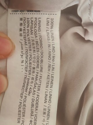 Bermudas de rayas blancas y azules.