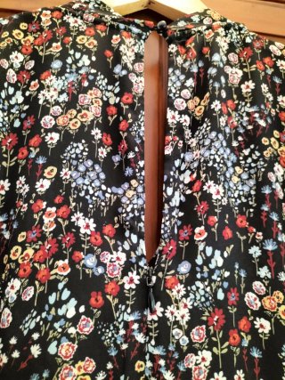 Vestido Kokaï floral negro talla 40