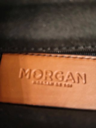 Bolso marrón con cierre dorado