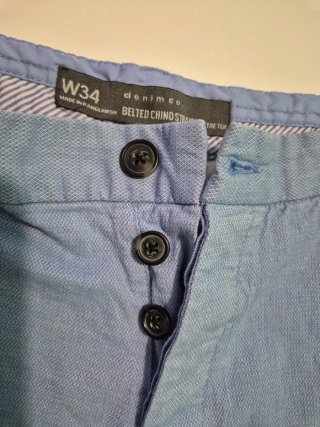 Pantalón corto azul, talla W34.