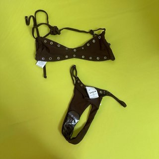 Bikini marrón con ojales