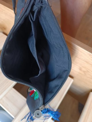 Bolso de mano bordado