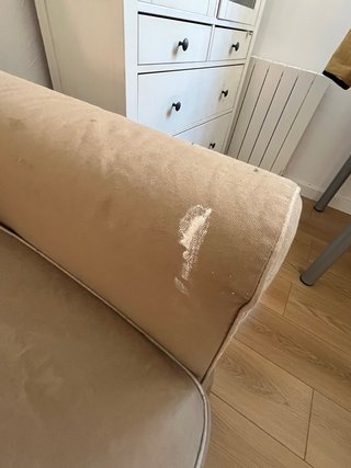 Sofá de tela beige