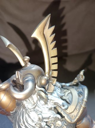 Figura Odín pintura Bronce Marvel