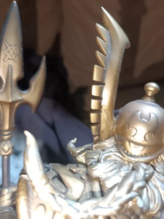 Figura Odín pintura Bronce Marvel