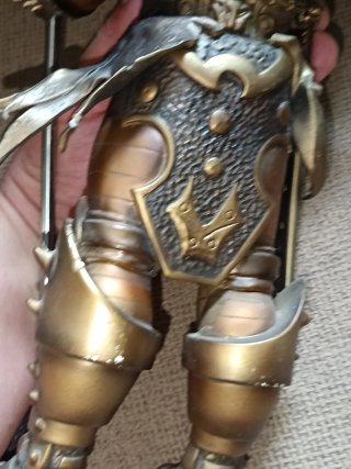 Figura Odín pintura Bronce Marvel