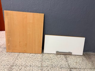 Mueble de cocina alto beige y madera