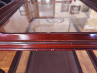 Camarera madera y cristal