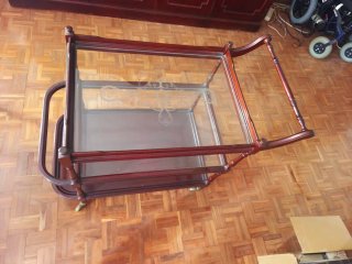 Camarera madera y cristal