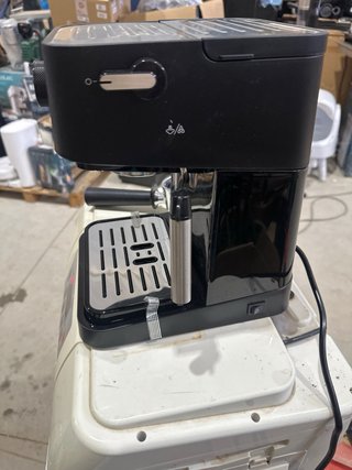 Cafetera DeLonghi Stilosa 1100W Negra