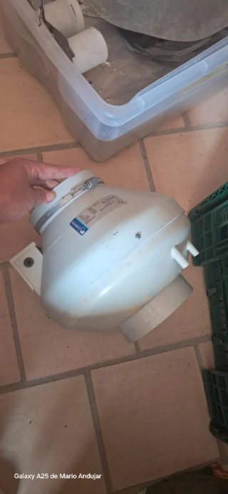 Conjunto de focos y extractor para invernadero