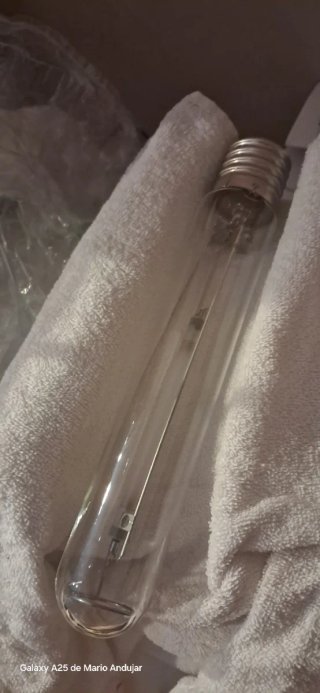 Conjunto de focos y extractor para invernadero
