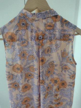 Blusa sin mangas H&M floral naranja y morada