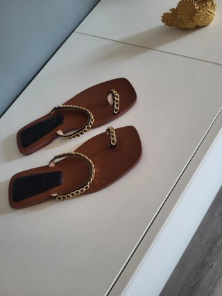 Sandalias planas Zara cadena dorada