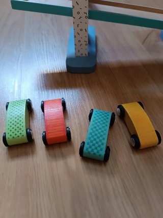 Circuito de rampas de madera para coches