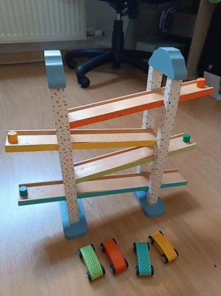Circuito de rampas de madera para coches