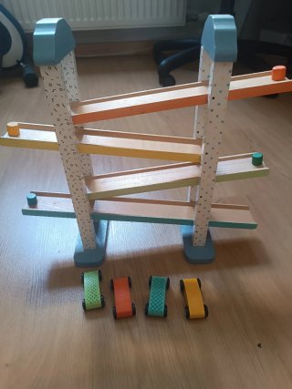 Circuito de rampas de madera para coches